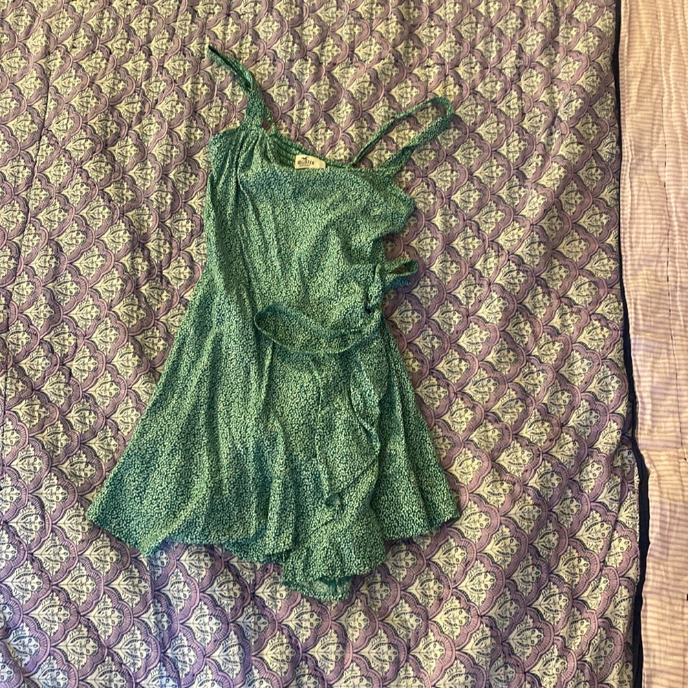 pretty green and white floral romper/dress from hollister, size XS